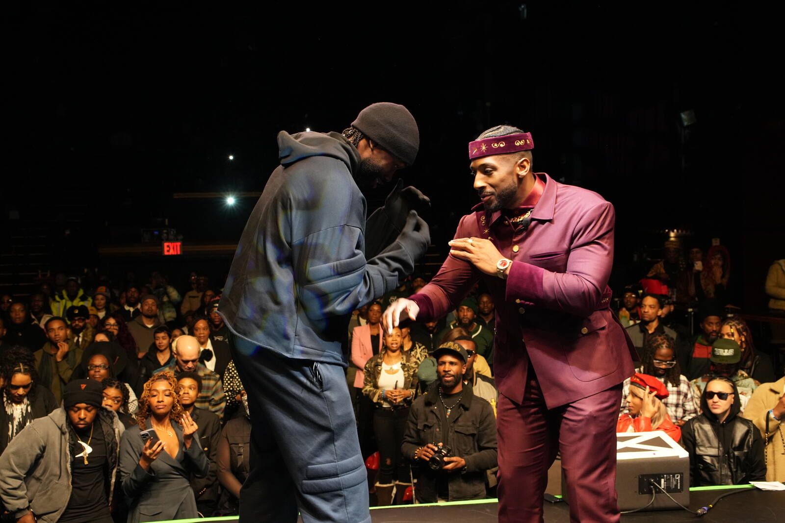 19Keys on stage with a guest